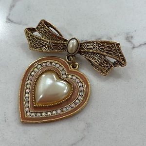 Darling Victorian style heart pendant brooch from 1980s